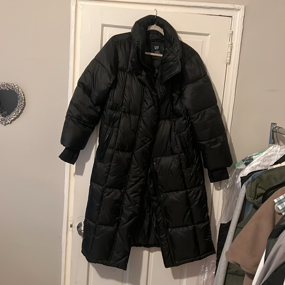 Gap puffer coat- size large - Picture 2 of 3